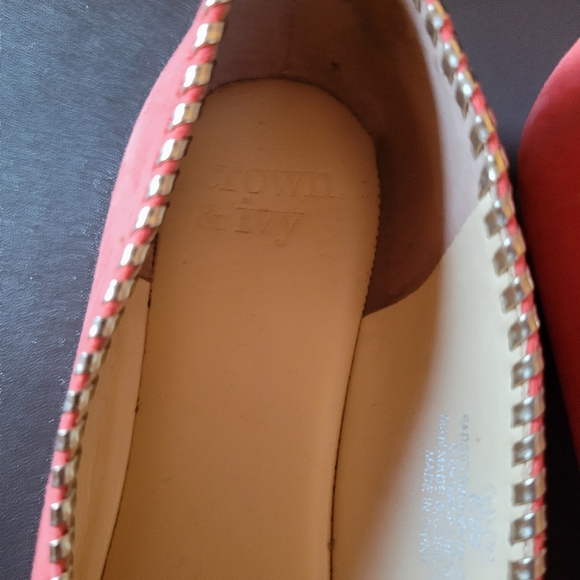 Crown & Ivy Coral and Gold Pointed Toe Flats Sz 8.5 - Picture 3 of 7